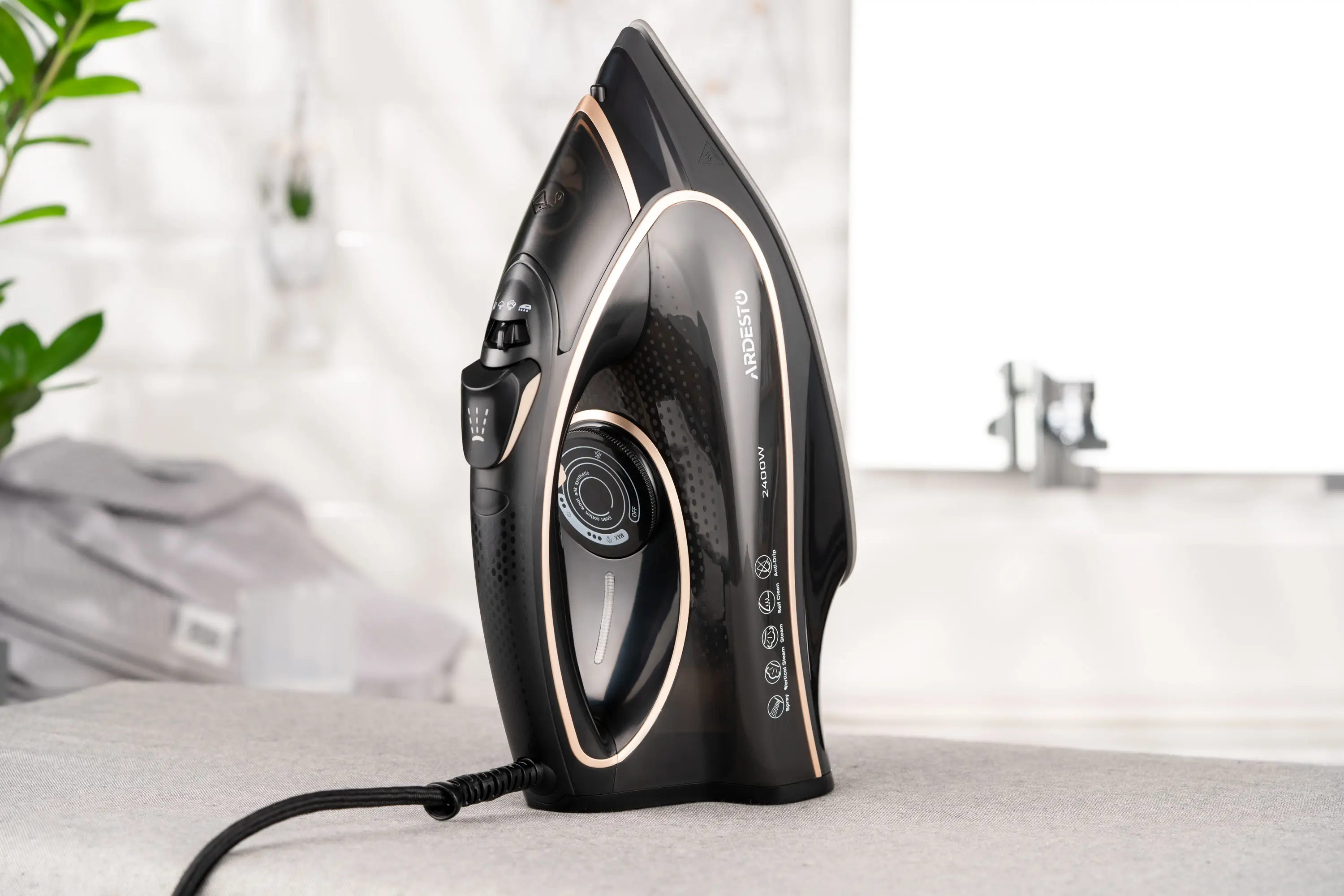 Fier de calcat Ardesto IR-B2235 (Black)