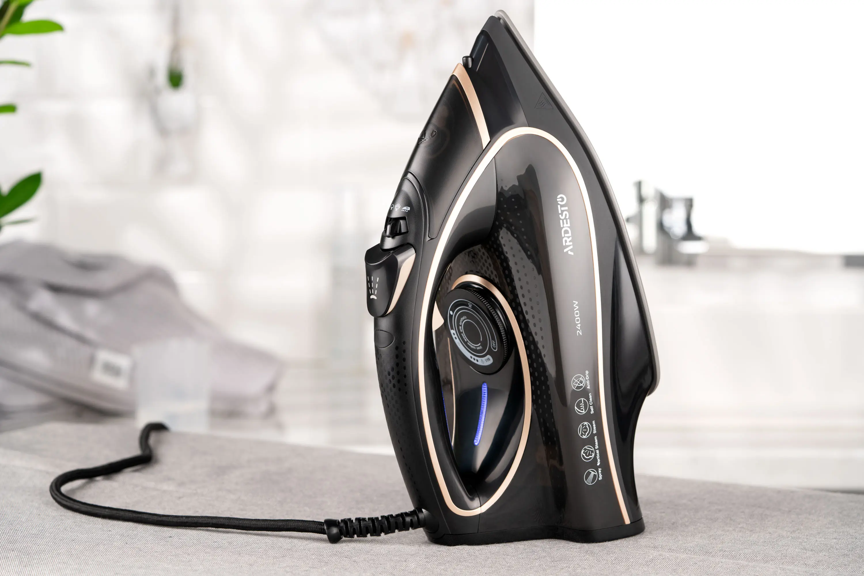 Fier de calcat Ardesto IR-B2235 (Black)