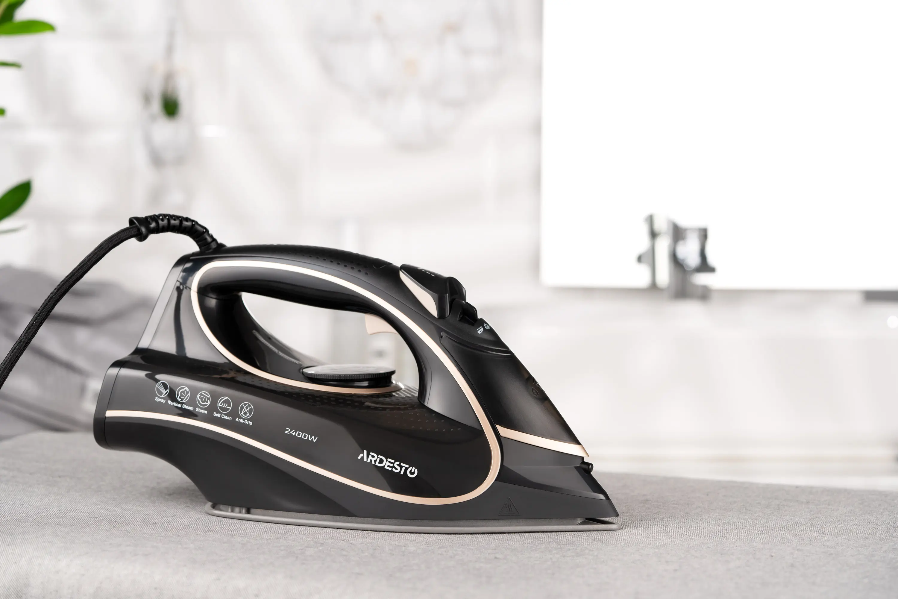 Fier de calcat Ardesto IR-B2235 (Black)