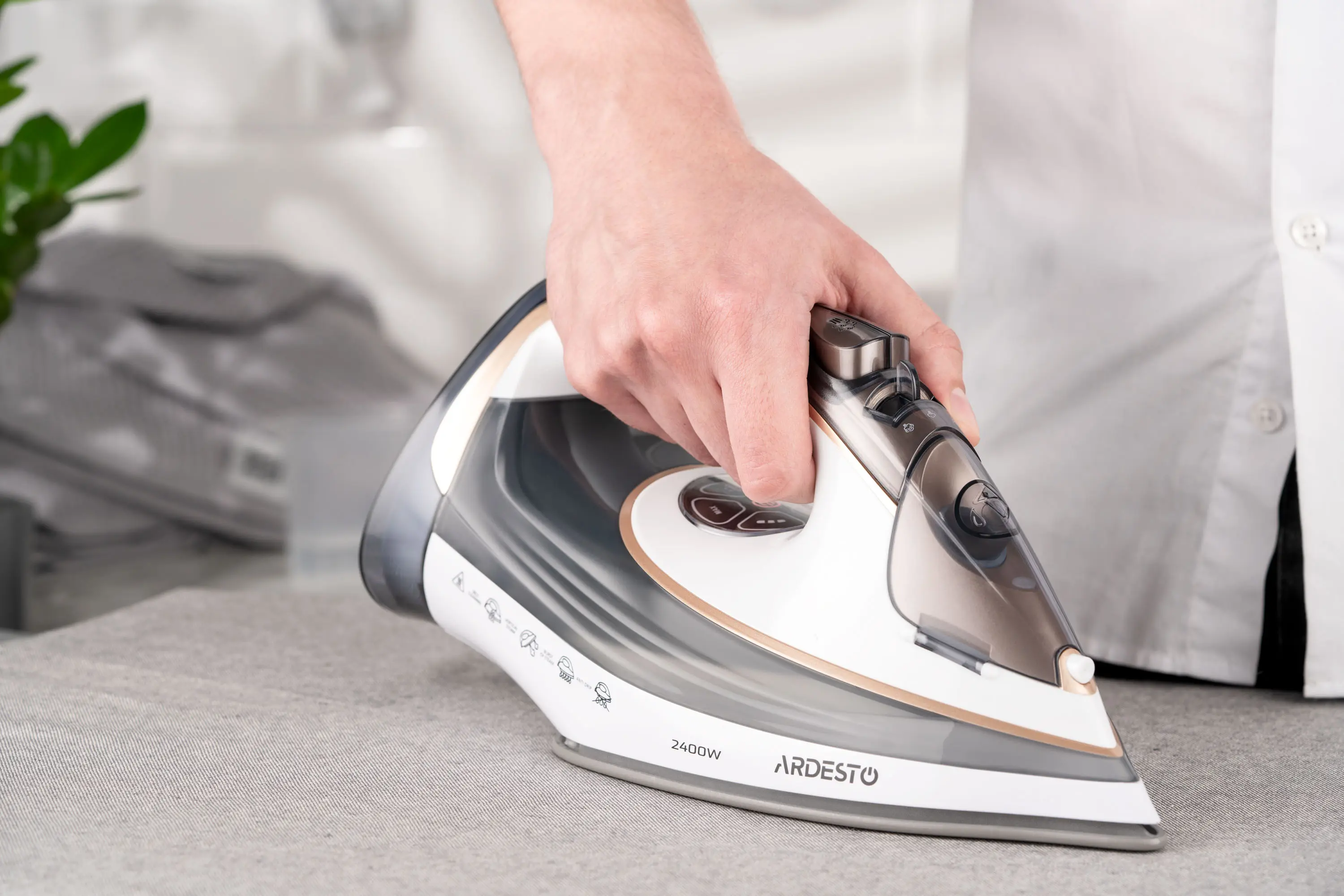 Fier de calcat Ardesto IR-B2245-E (White/Grey)