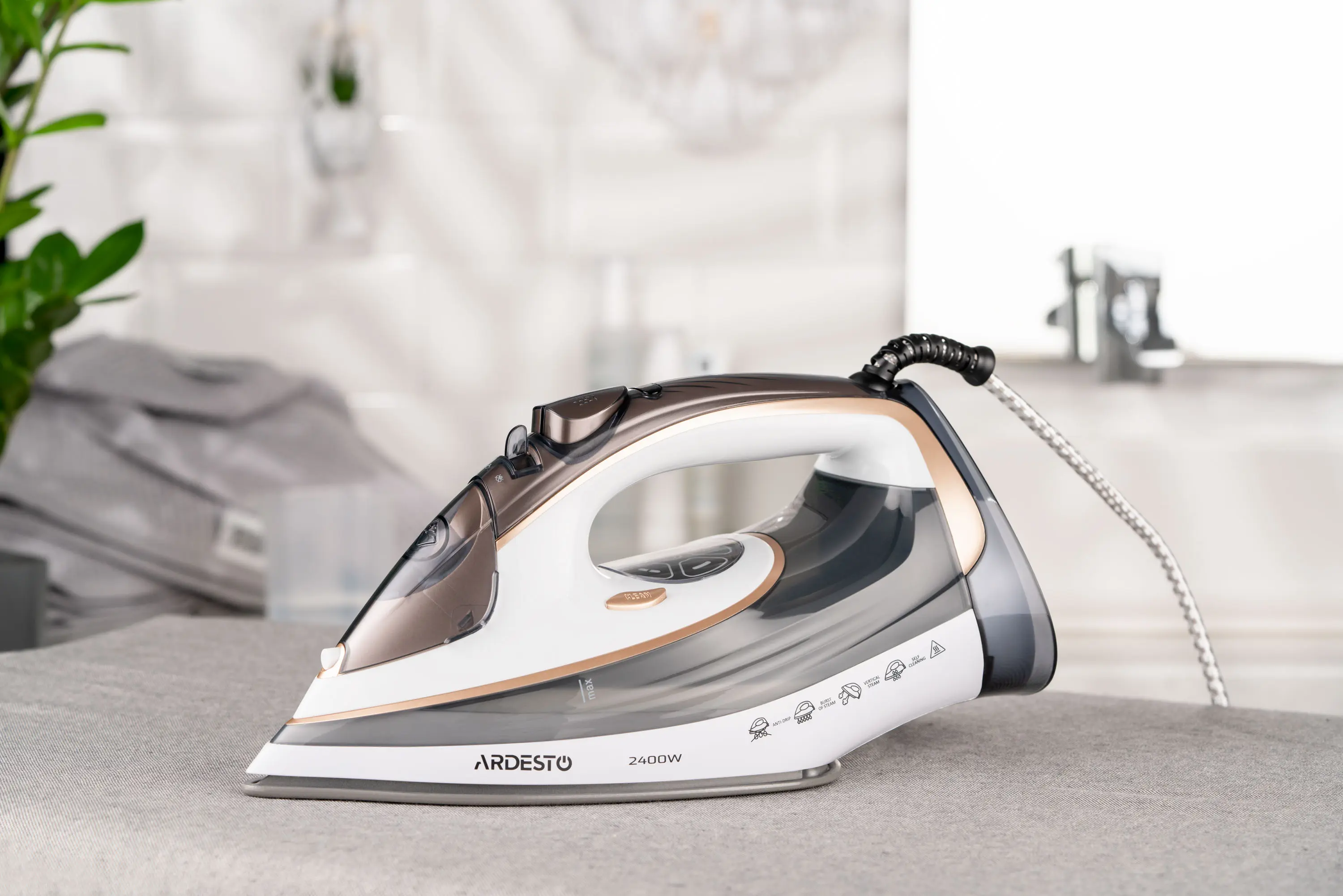 Fier de calcat Ardesto IR-B2245-E (White/Grey)