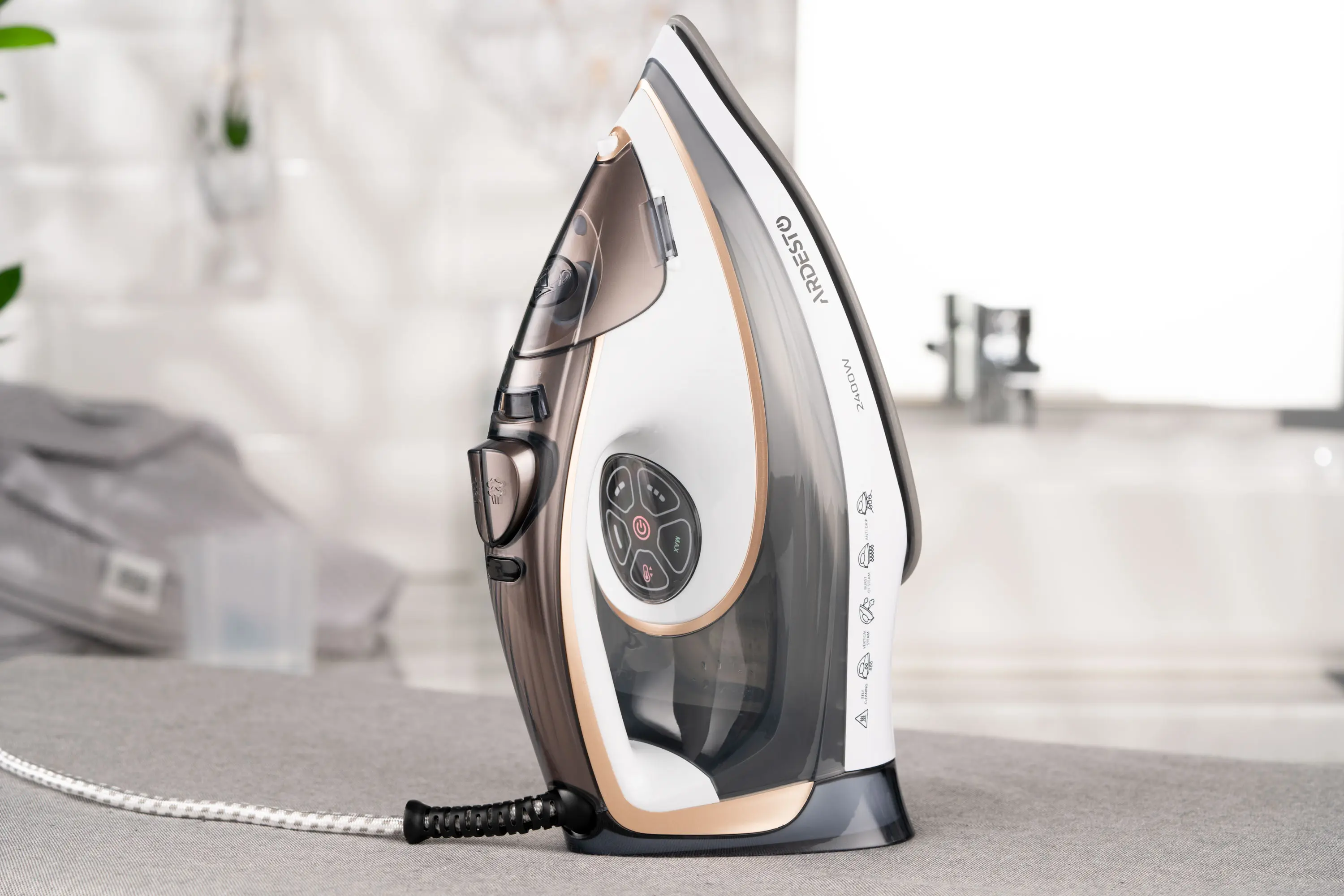 Fier de calcat Ardesto IR-B2245-E (White/Grey)