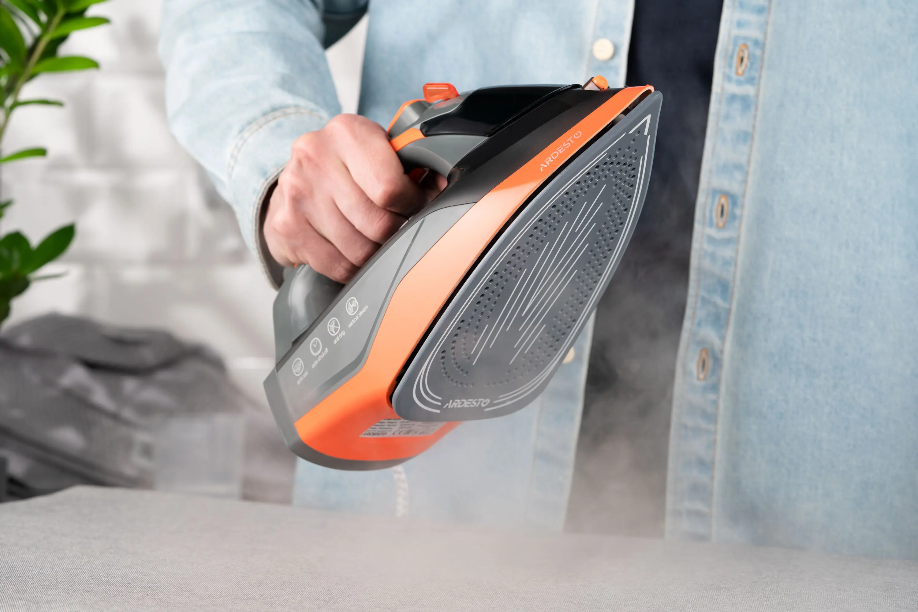 Fier de calcat Ardesto IR-C2233-GR (Black/Orange)