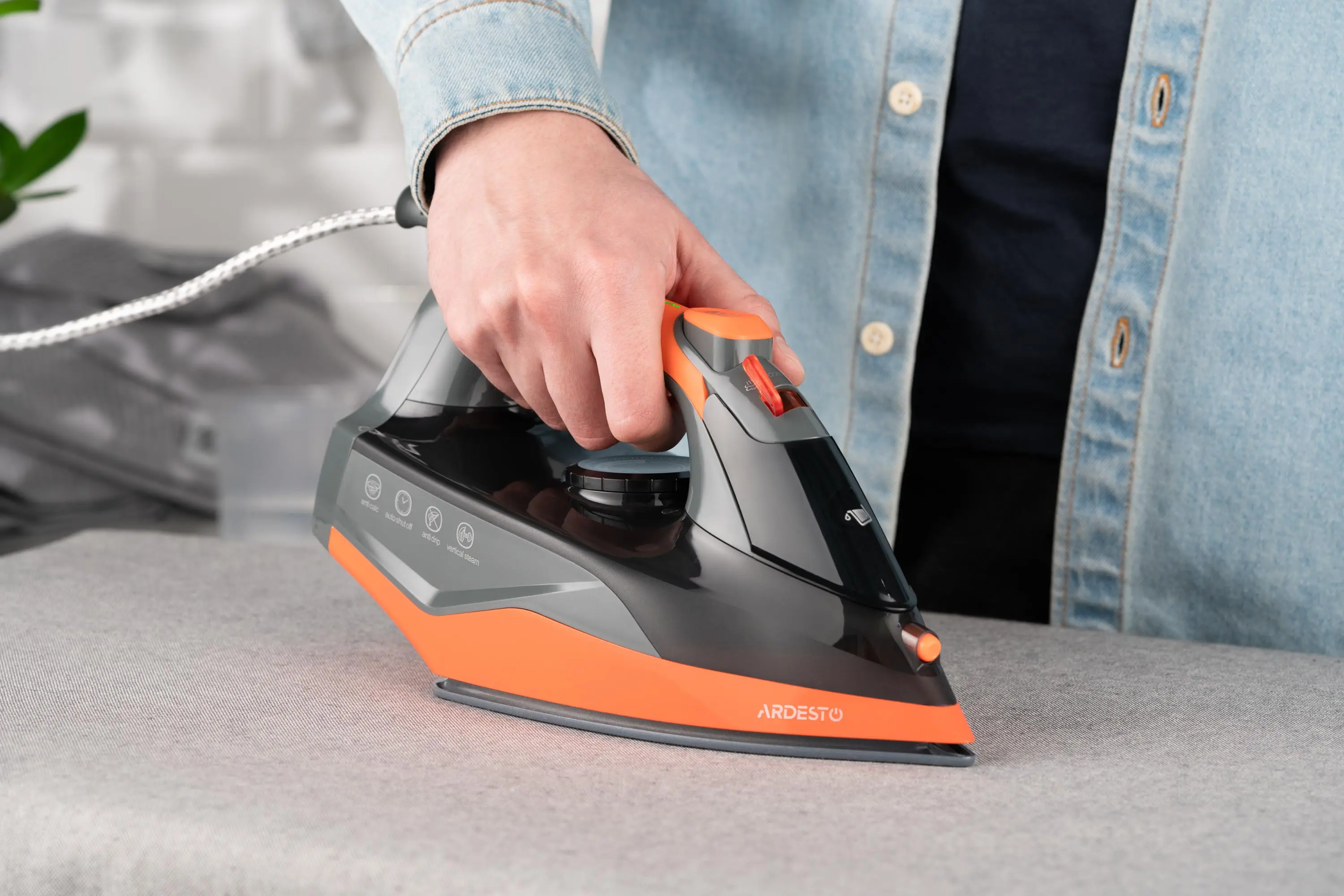 Fier de calcat Ardesto IR-C2233-GR (Black/Orange)