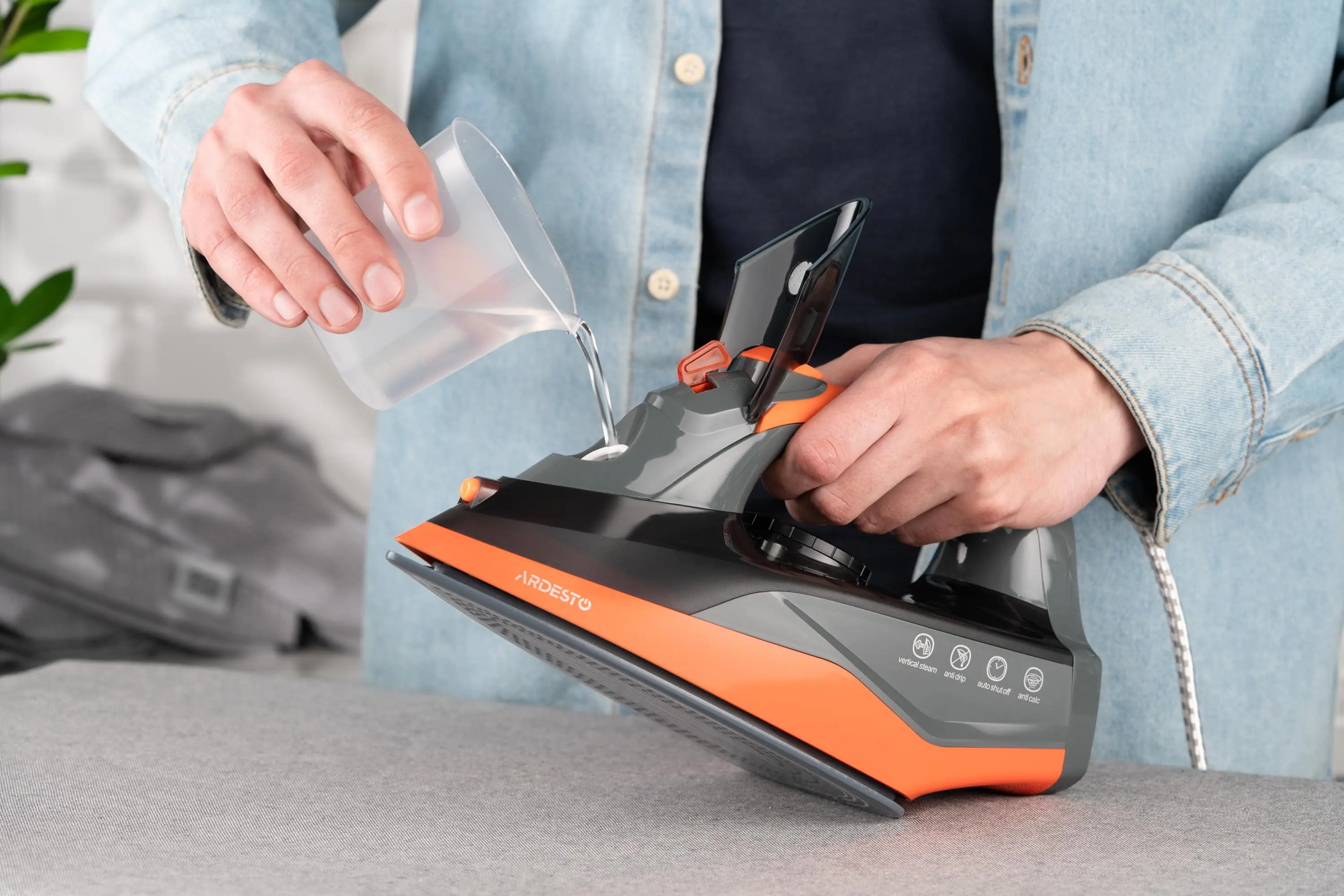 Fier de calcat Ardesto IR-C2233-GR (Black/Orange)