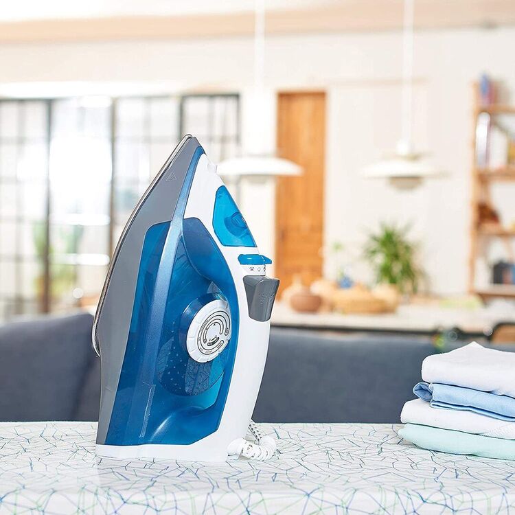 Утюг Black&Decker BXIR2200E (Blue)