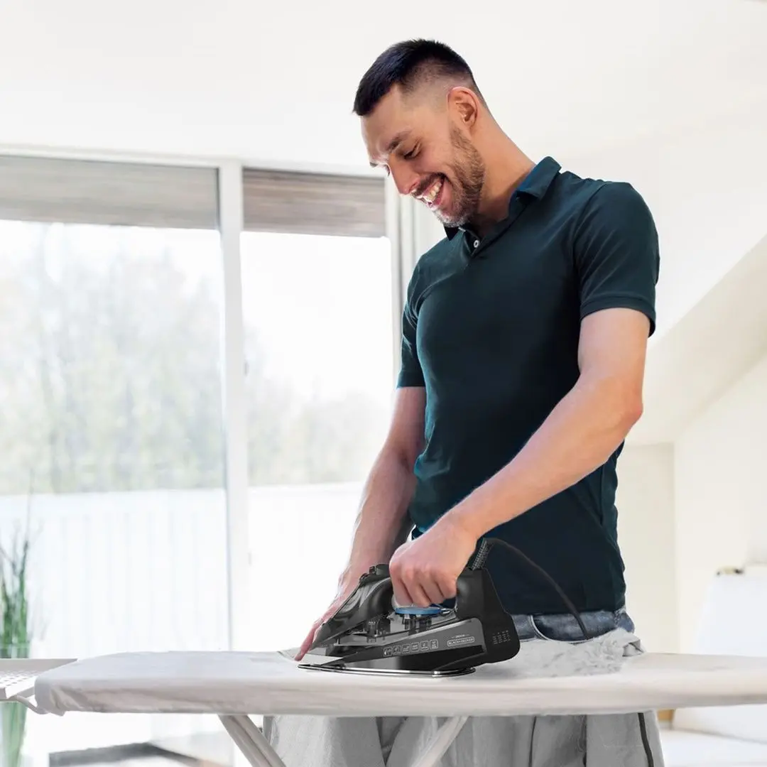 Утюг Black&Decker BXIR2805E (Black)