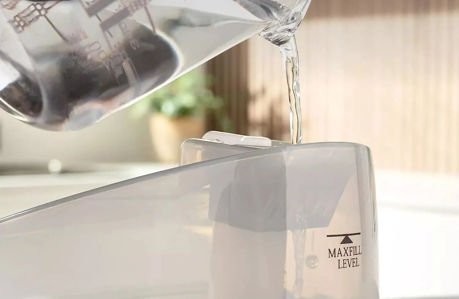 Утюг с парогенератором Black&Decker BXSS2201 (Grey/White)