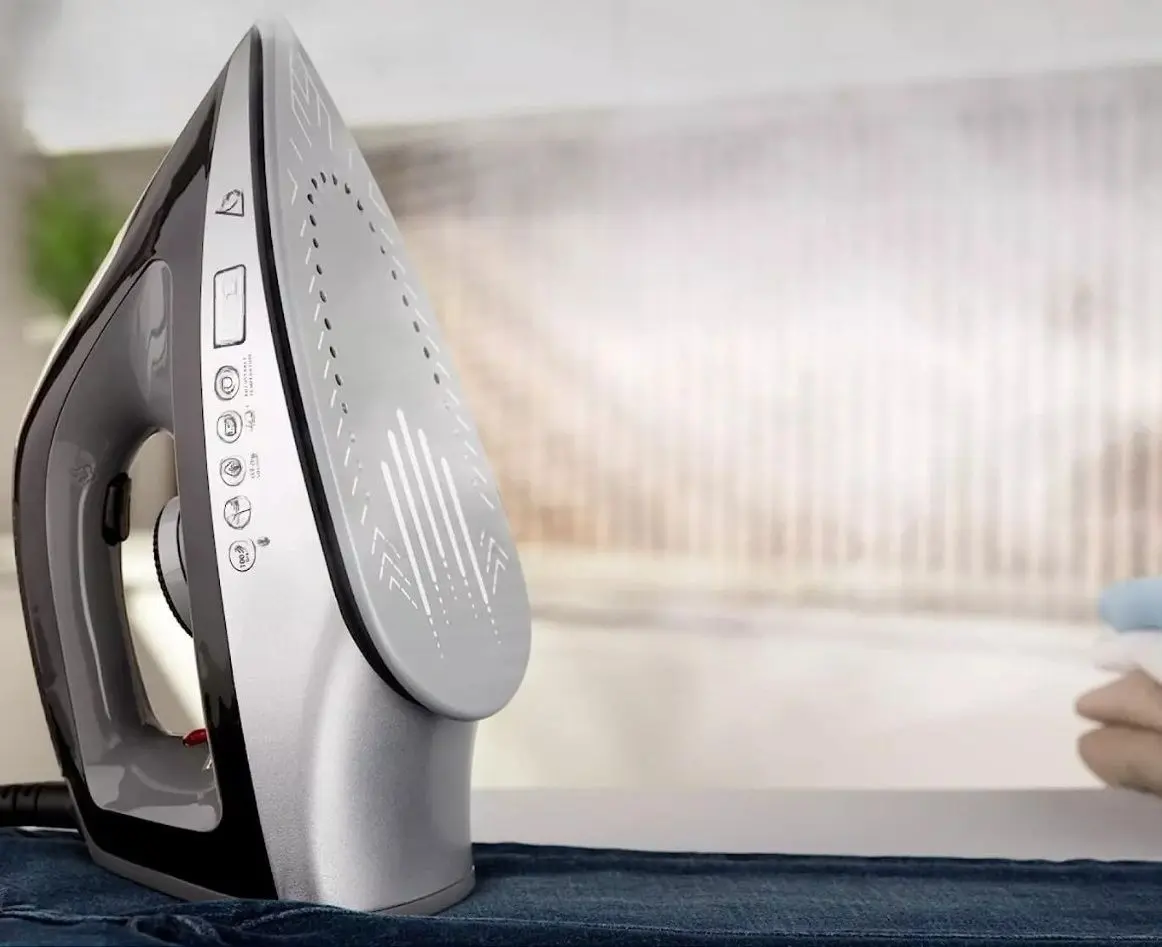 Утюг с парогенератором Black&Decker BXSS2201 (Grey/White)