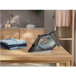 Утюг Electrolux E8SI2-8OG (Green/Black) Thumb