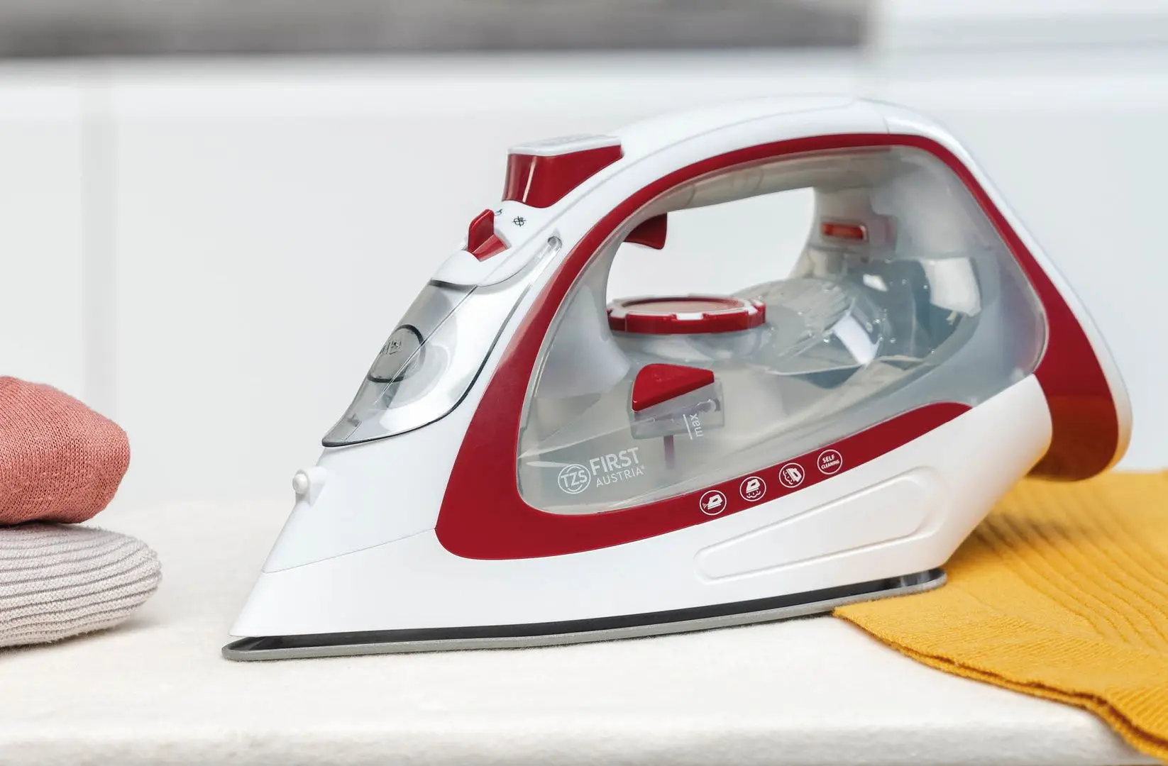 Беспроводной утюг First FA-5633-4-RE (White/Red)