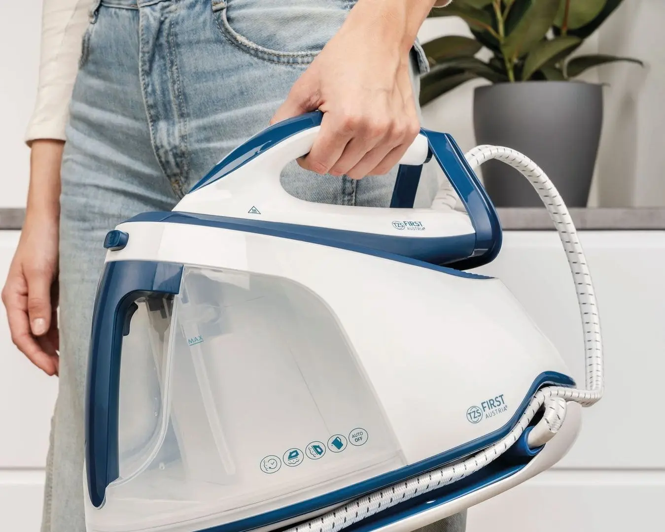 Fier de calcat cu generator de abur First FA-5646-2 (White/Blue)