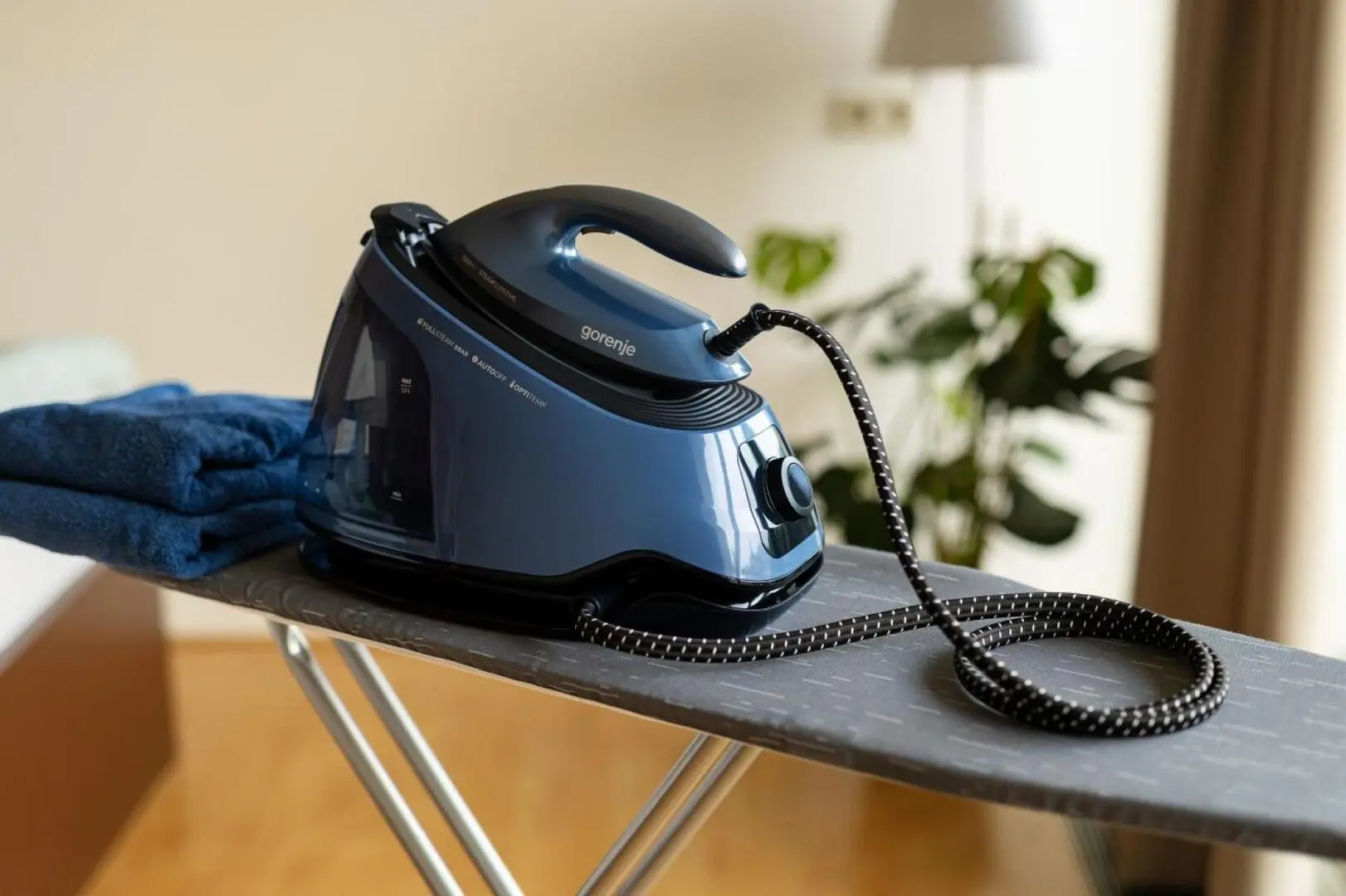 Fier de calcat cu generator de abur Gorenje SGD3000BBK (Blue)