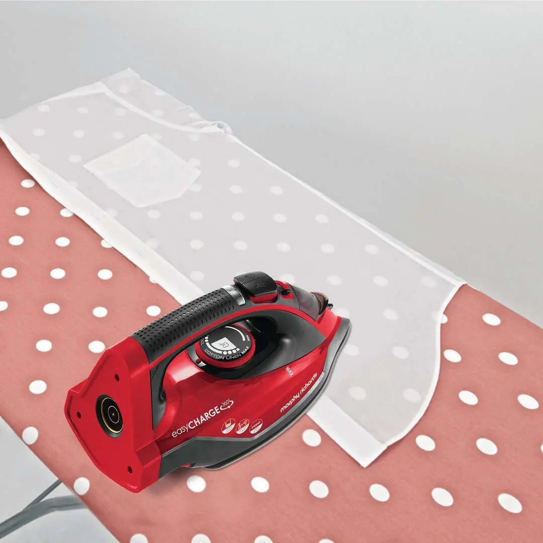 Fier de calcat fara fir Morphy Richards 303250 (Red) - 11