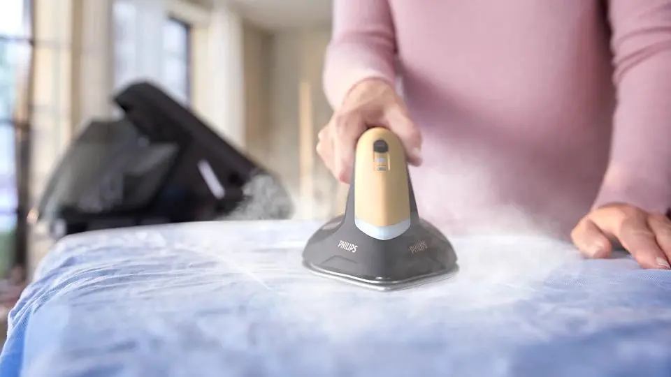 Fier de calcat cu generator de abur Philips PerfectCare 8000 PSG8130/80 (Black/Gold)