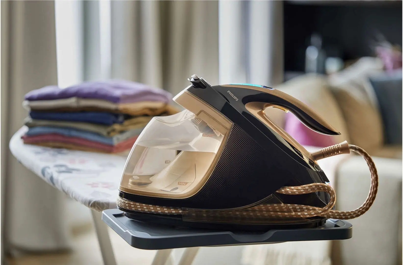 Statie de calcat cu generator de abur Philips PerfectCare Elite Plus GC9682/80 (Gold/Black)