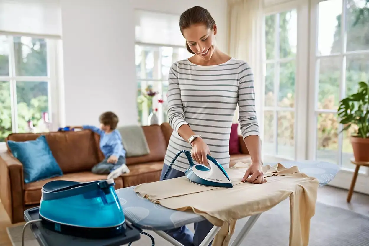 Statie de calcat cu generator de abur Philips PerfectCare GC7842/40 (Pink)