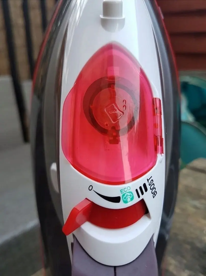 Fier de calcat Vivax IR-2201CC (Red)