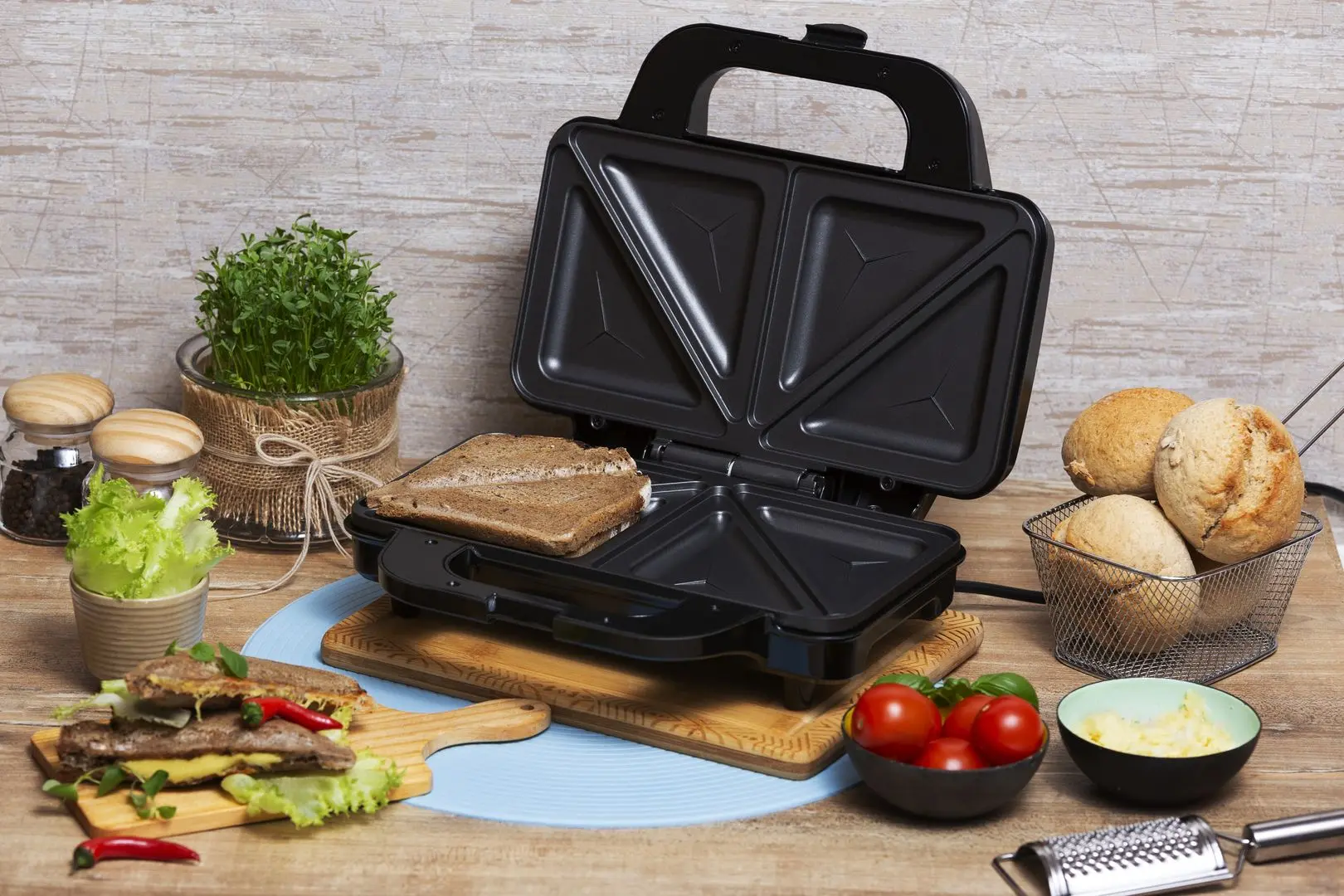 Aparat de facut sadwich-uri Adler AD 3043 (Black/Inox)