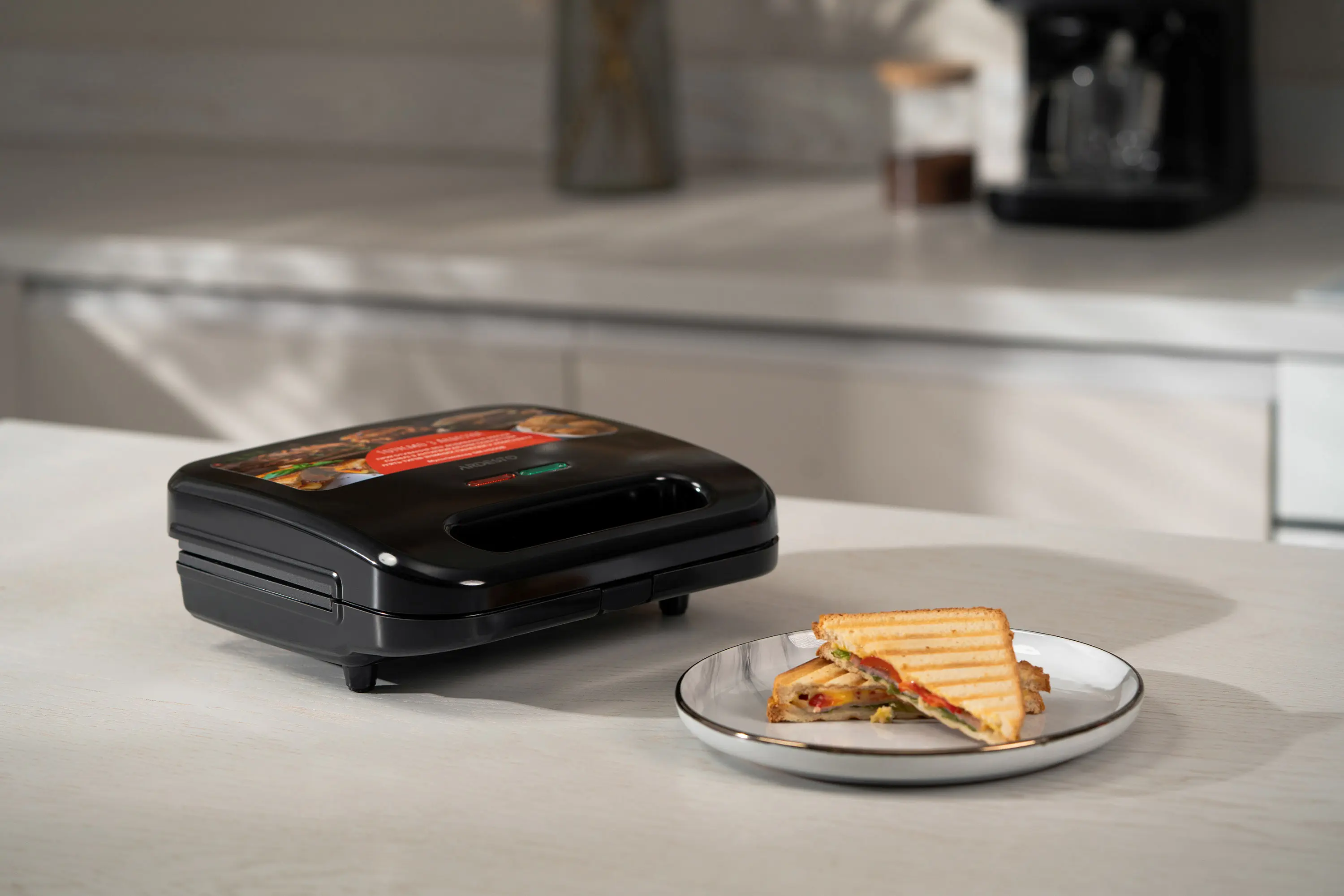 Aparat de facut sadwich-uri Ardesto SM-H500B (Black)