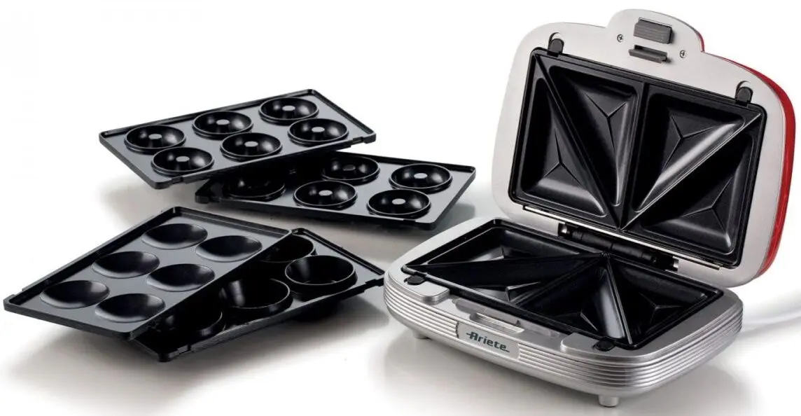 Aparat pentru sandwich-uri 3in1 Ariete 1972/00 (Red/White)