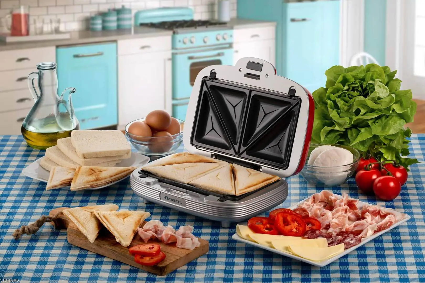 Aparat pentru sandwich-uri 3in1 Ariete 1972/00 (Red/White)