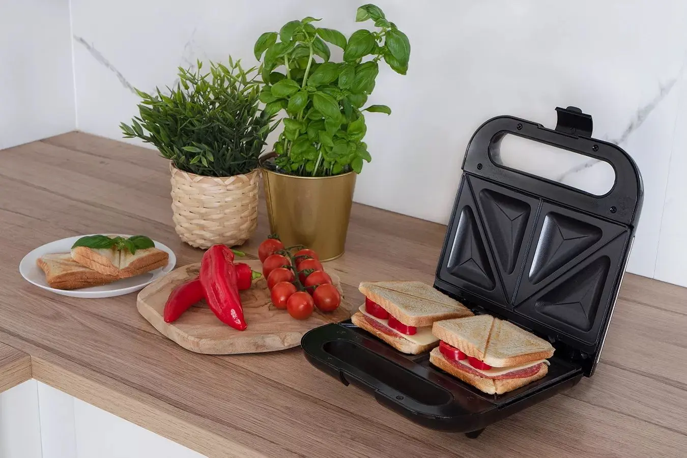 Aparat pentru sandwich-uri N'oveen SM450 (Inox/Black)