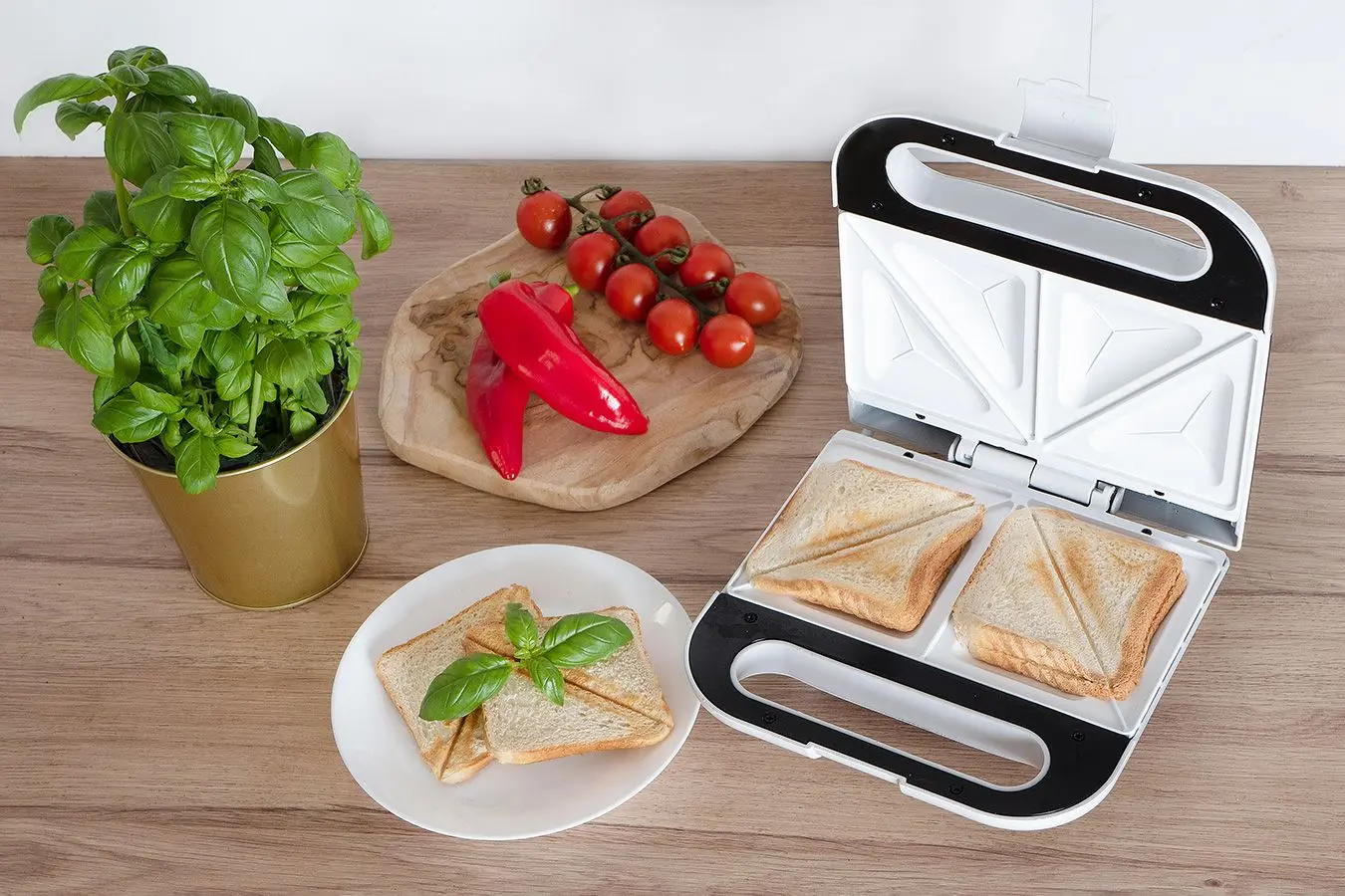 Aparat pentru sandwich-uri Noveen SM451 (White)