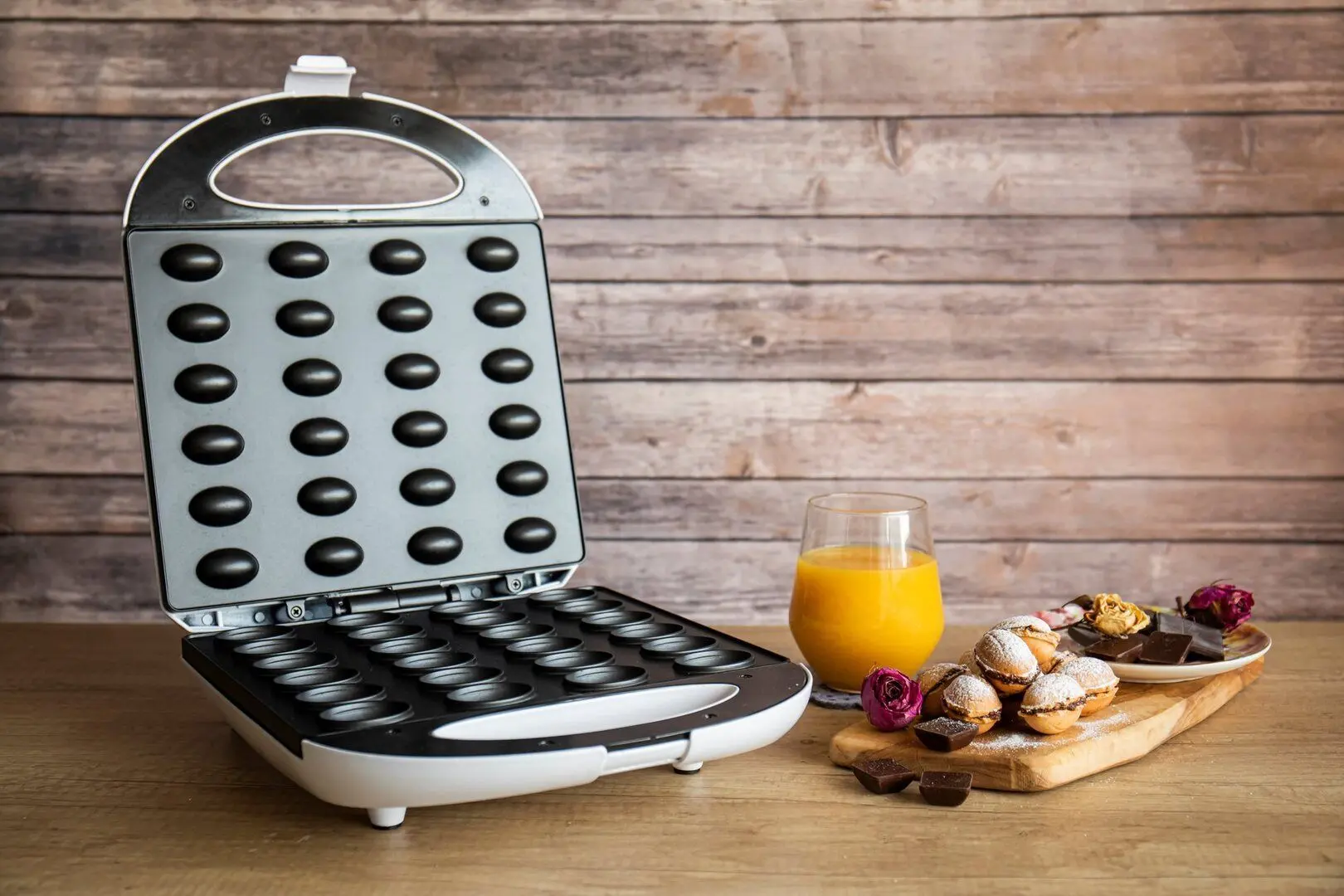 Aparat de gatit biscuiti-alune Zokura Z1042 (White)