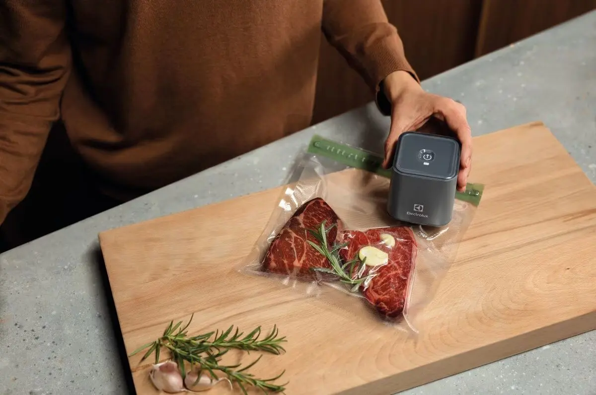 Aparat pentru vidare Electrolux EVSK1 (Grey)