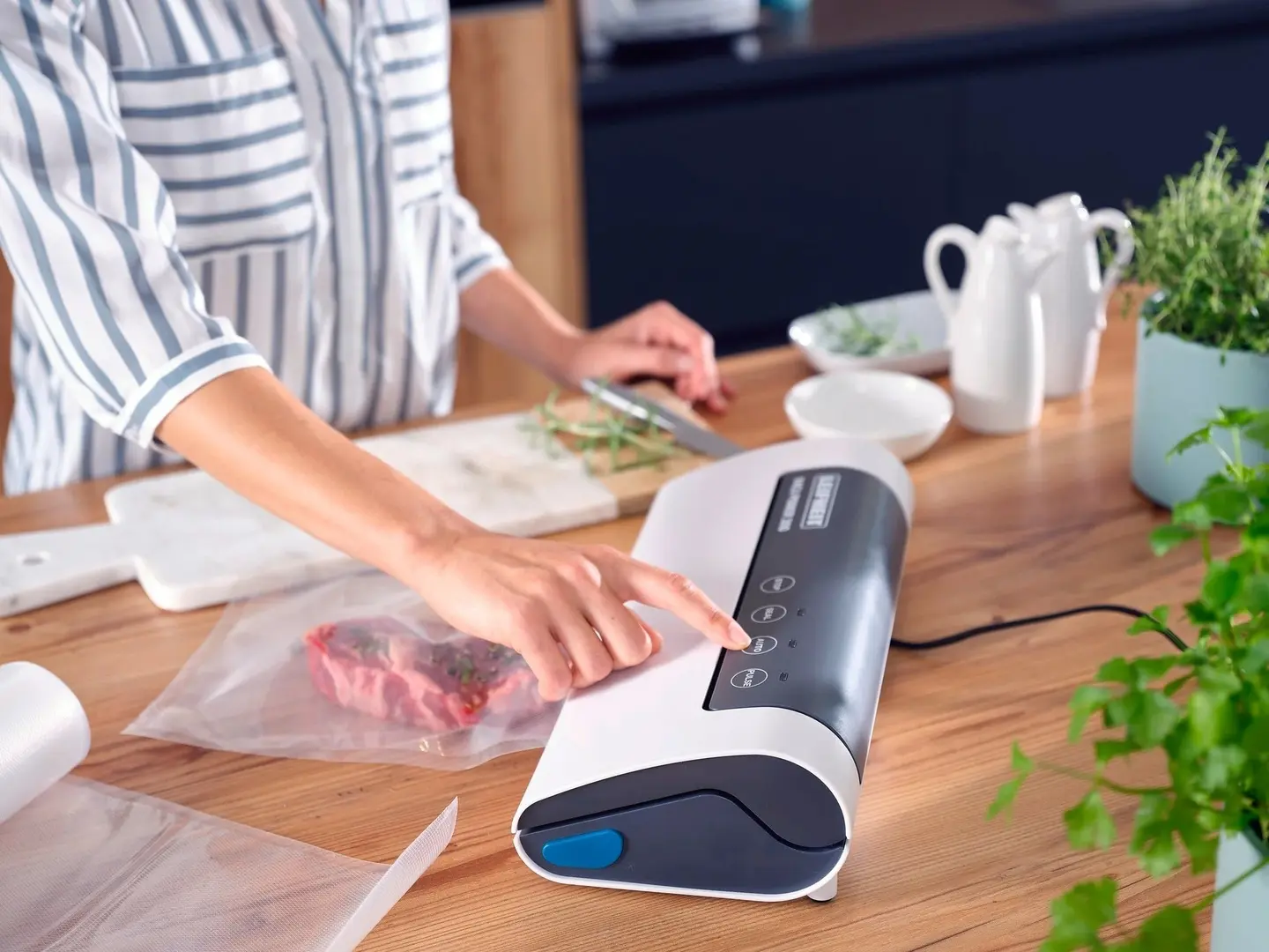 Aparat pentru vidare Leifheit Vacu Power 300 (White/Black)