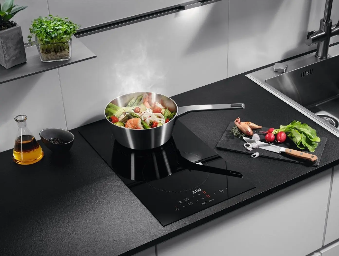 Plita incorporabila cu inductie AEG IKB32300CB (Black)