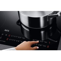 Plita incorporabila cu inductie AEG SenseBoil IAE84411XB (Black) Thumb