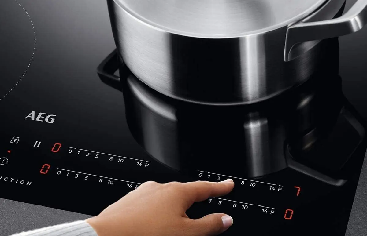 Plita incorporabila cu inductie AEG SenseBoil IAE84411XB (Black)