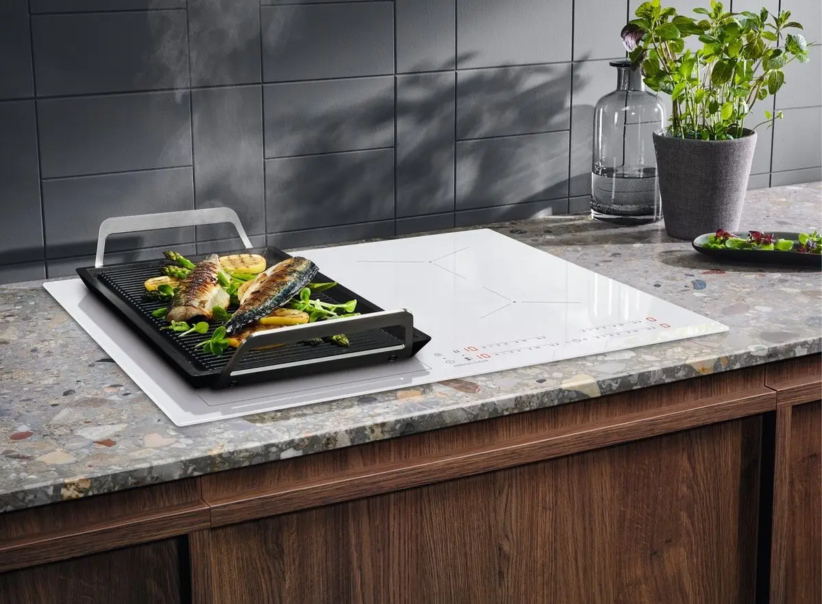 Встраиваемая индукционная варочная панель Electrolux EIV63440BW (White) - 5