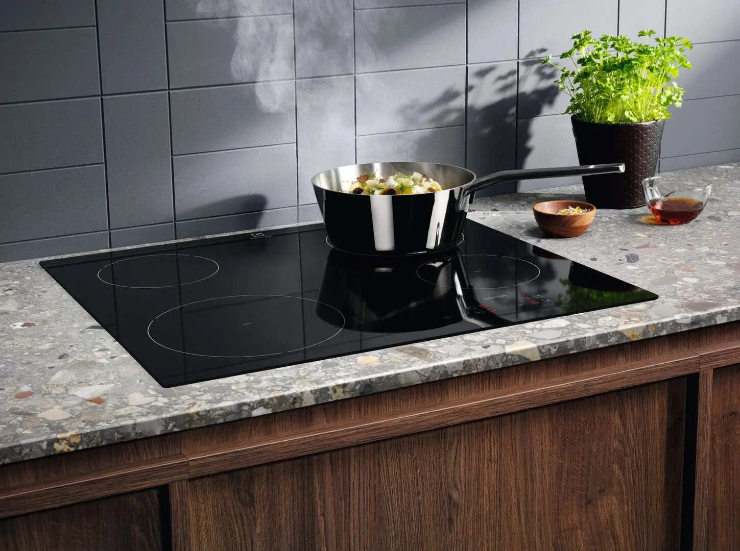 Встраиваемая индукционная варочная панель Electrolux LIB60420CK (Black) - 3