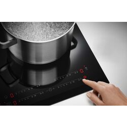 Встраиваемая индукционная варочная панель Electrolux EIT61443B (Black) Thumb