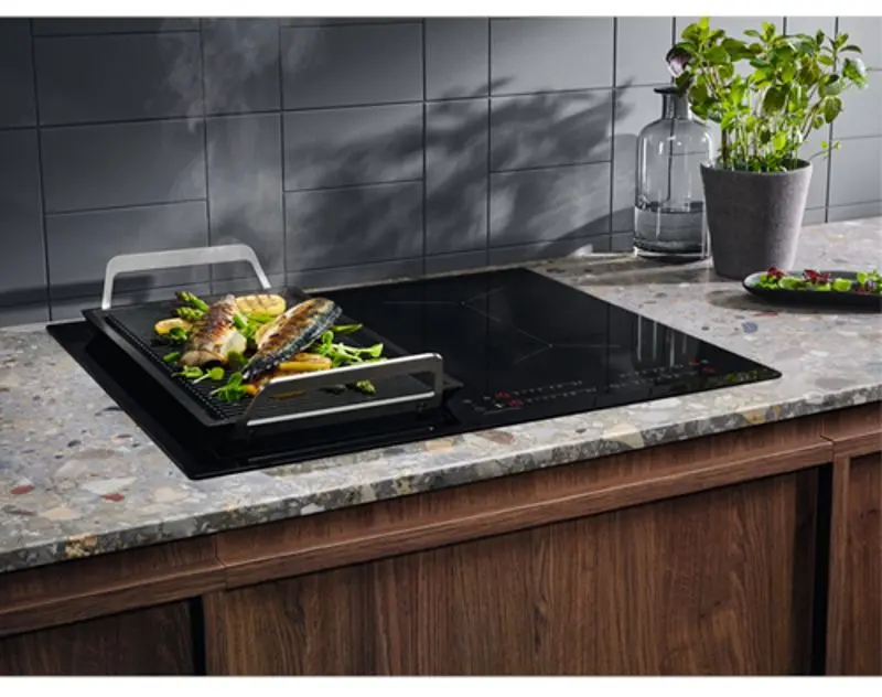 Встраиваемая индукционная варочная панель Electrolux Bridge EIV634 (Black)