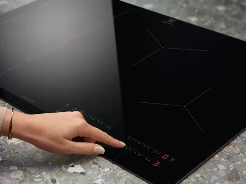 Встраиваемая индукционная варочная панель Electrolux Bridge EIV634 (Black)