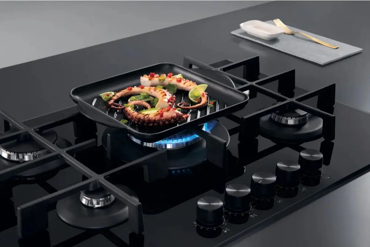 Встраиваемая газовая варочная панель Whirlpool AKWL 728/NB (Black)