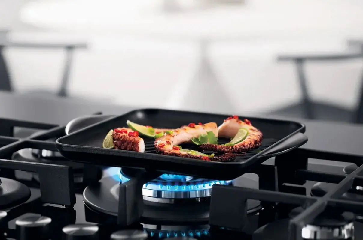 Встраиваемая газовая варочная панель Whirlpool AKWL 728/NB (Black)