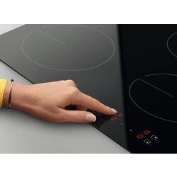 Встраиваемая электрическая варочная панель Zanussi ZHRN641K (Black) Thumb