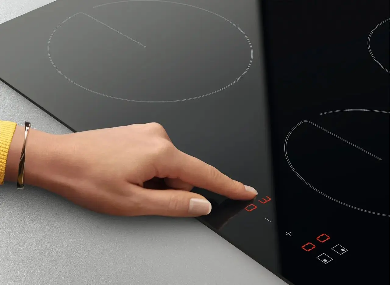 Встраиваемая электрическая варочная панель Zanussi ZHRN641K (Black) - 3