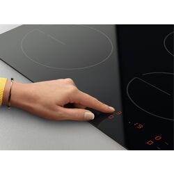 Встраиваемая электрическая варочная панель Zanussi ZHRN642X (Black) Thumb