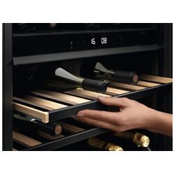Vitrina de vinuri incorporabila AEG AWUD040B8B (Black) Thumb