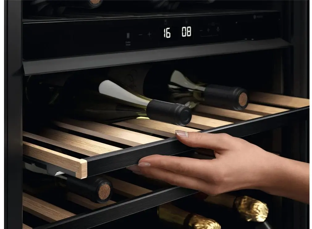 Vitrina de vinuri incorporabila AEG AWUD040B8B (Black)