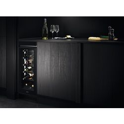 Vitrina de vinuri incorporabila AEG AWUS018B7B (Black) Thumb