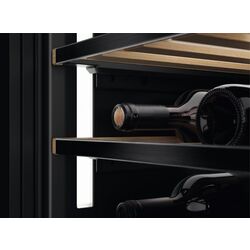 Vitrina de vinuri incorporabila AEG AWUS040B8B (Black) Thumb