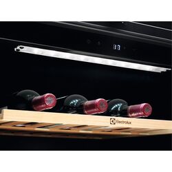 Vitrina de vinuri incorporabila Electrolux EWUS052B5B (Black) Thumb