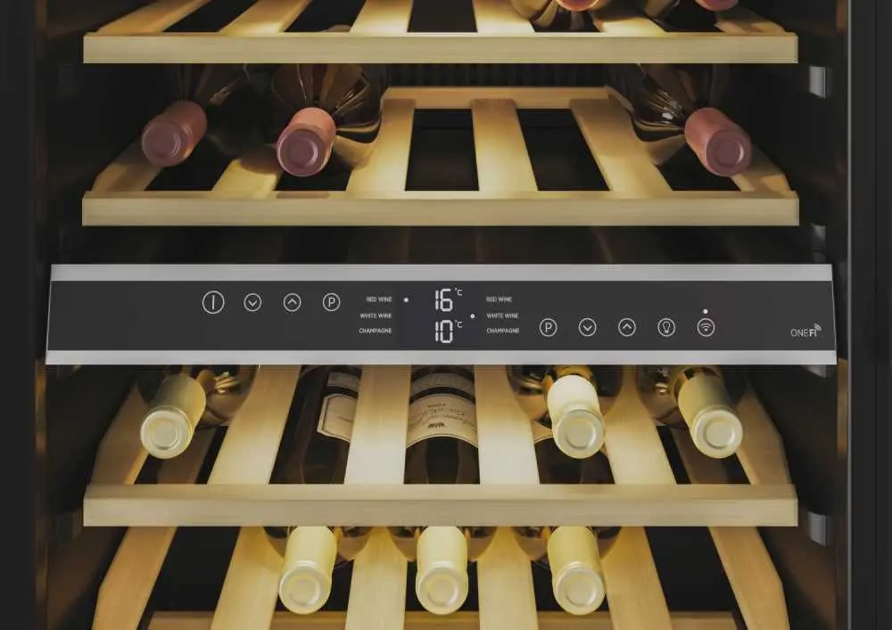 Vitrina de vinuri Hoover HWC 154 DELW (Black)